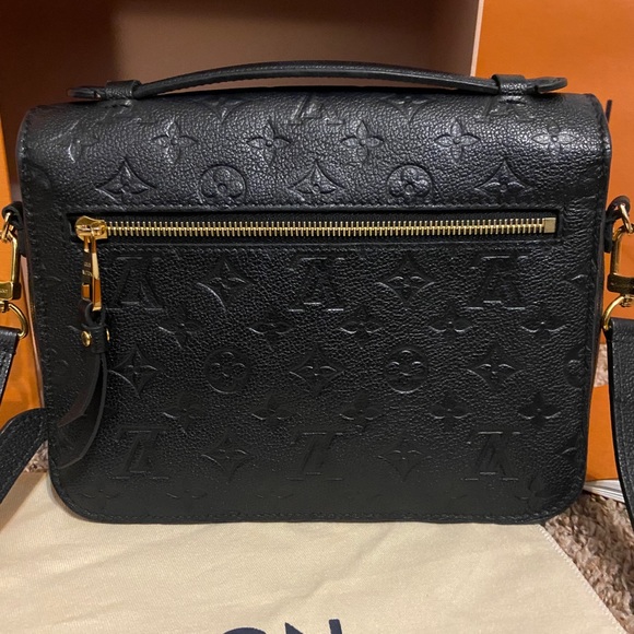 Black Louis Vuitton cross body bag. - Picture 2 of 5